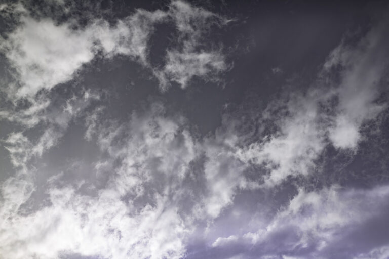 Det blir ikke bare sol fra klar himmel framover. I Sør-Norge må man være forberedt på enkelte regnbyger, mens i Nord-Norge blir det rett og slett jevnt regn ut uka.