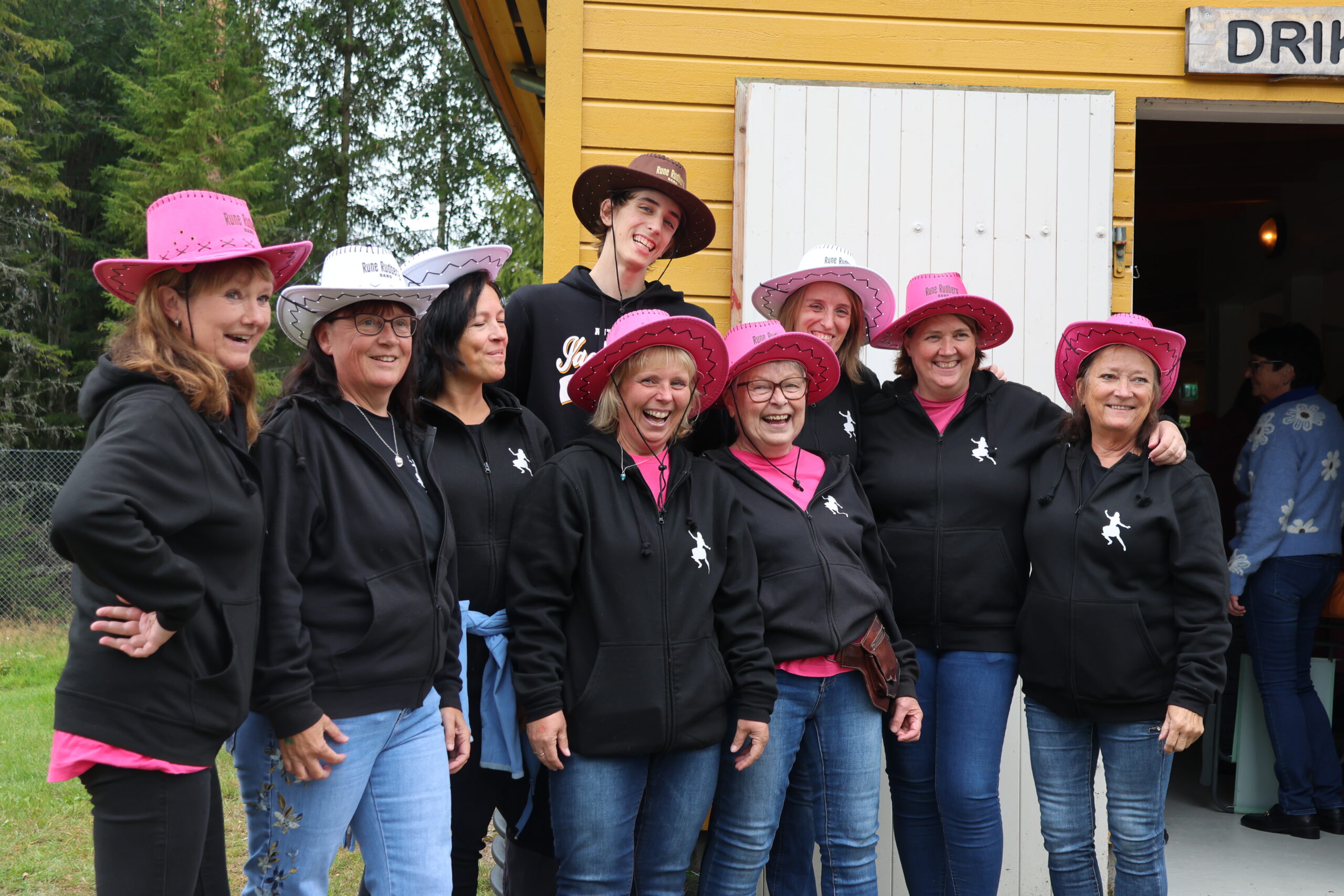 Boarder Linedancers var med på moroa i Skøttruparken.