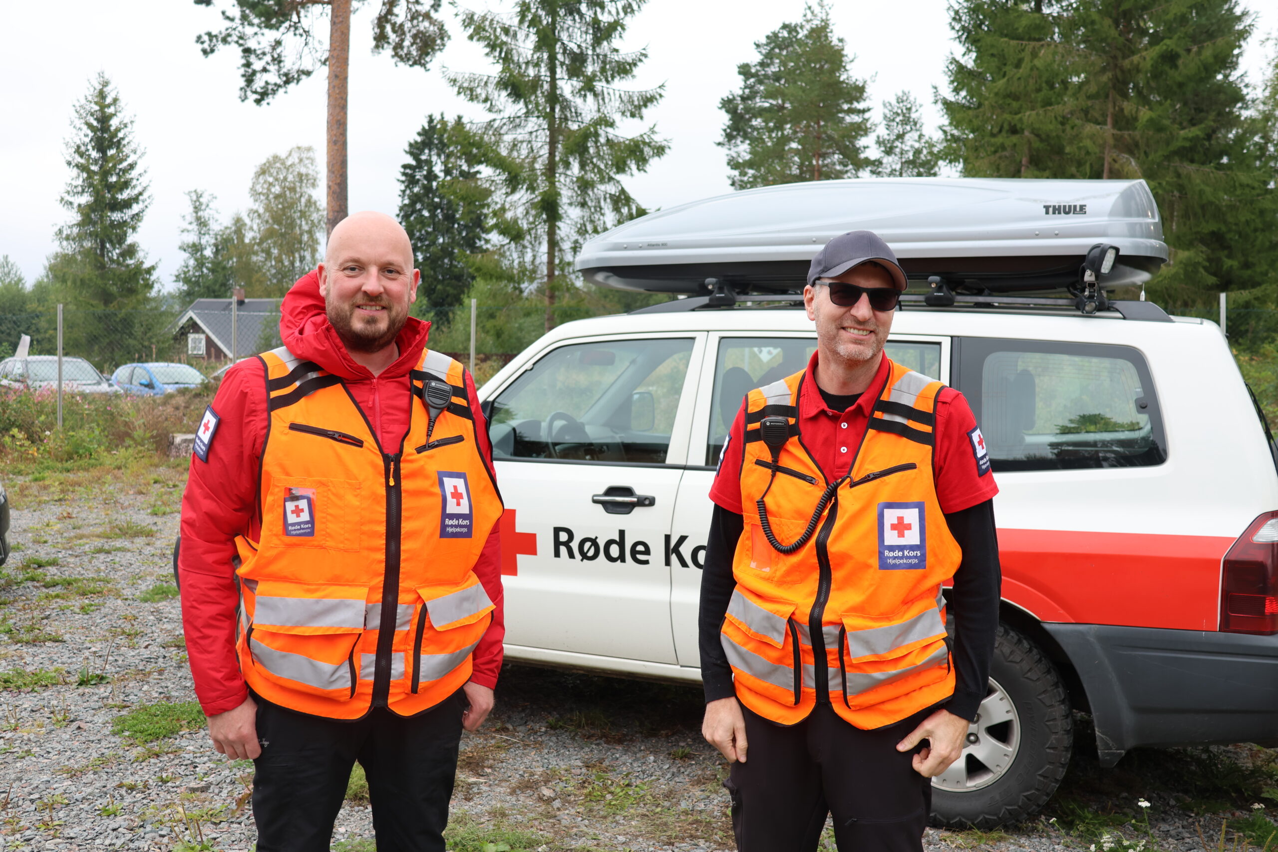 Eidskog Røde Kors hjelpekorps var til stede for å bistå om det var behov. Men Tommy Ytterdahl og Bjørn Stude hadde en rolig kveld.