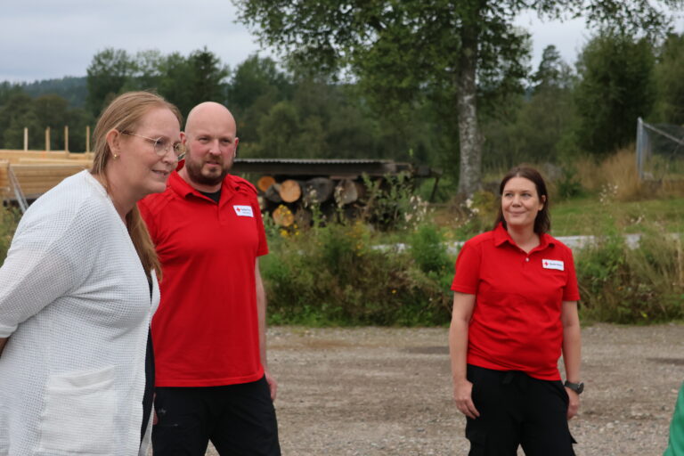 Stortingsrepresentant Lise Selnes (Ap) var imponert over bredden i aktivitetene til Eidskog Røde Kors. Tommy Ytterdahl, og Mona Spaun Hauglie i Eidskog Røde Kors orienterte.