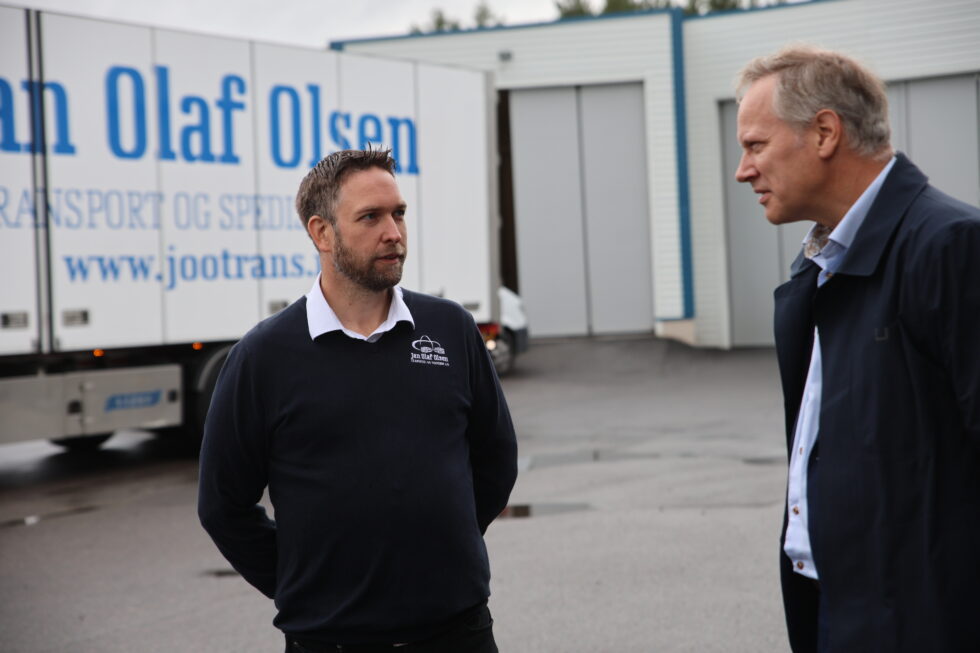 Jan Olaf Olsen transport fortalte til samferdselsministeren om problemene som oppstår ved grensen. F.v. Nils Fredrik Nygren, Jan Marius Olsen, Thomas Olsen og Jan Ivar Nygård (Ap).