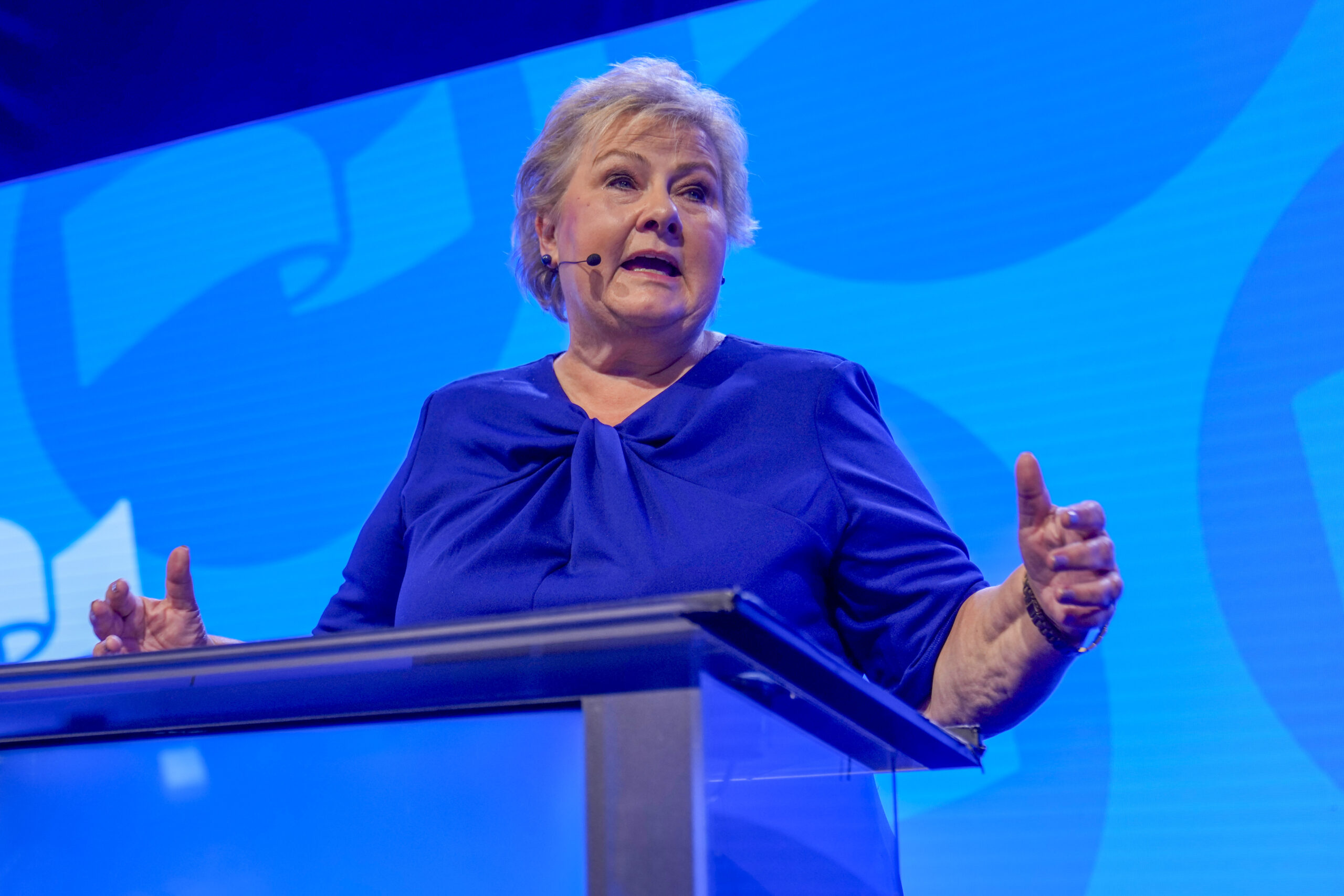 Partileder Erna Solberg taler under Høyres valgvake under stortingsvalget 2025.
