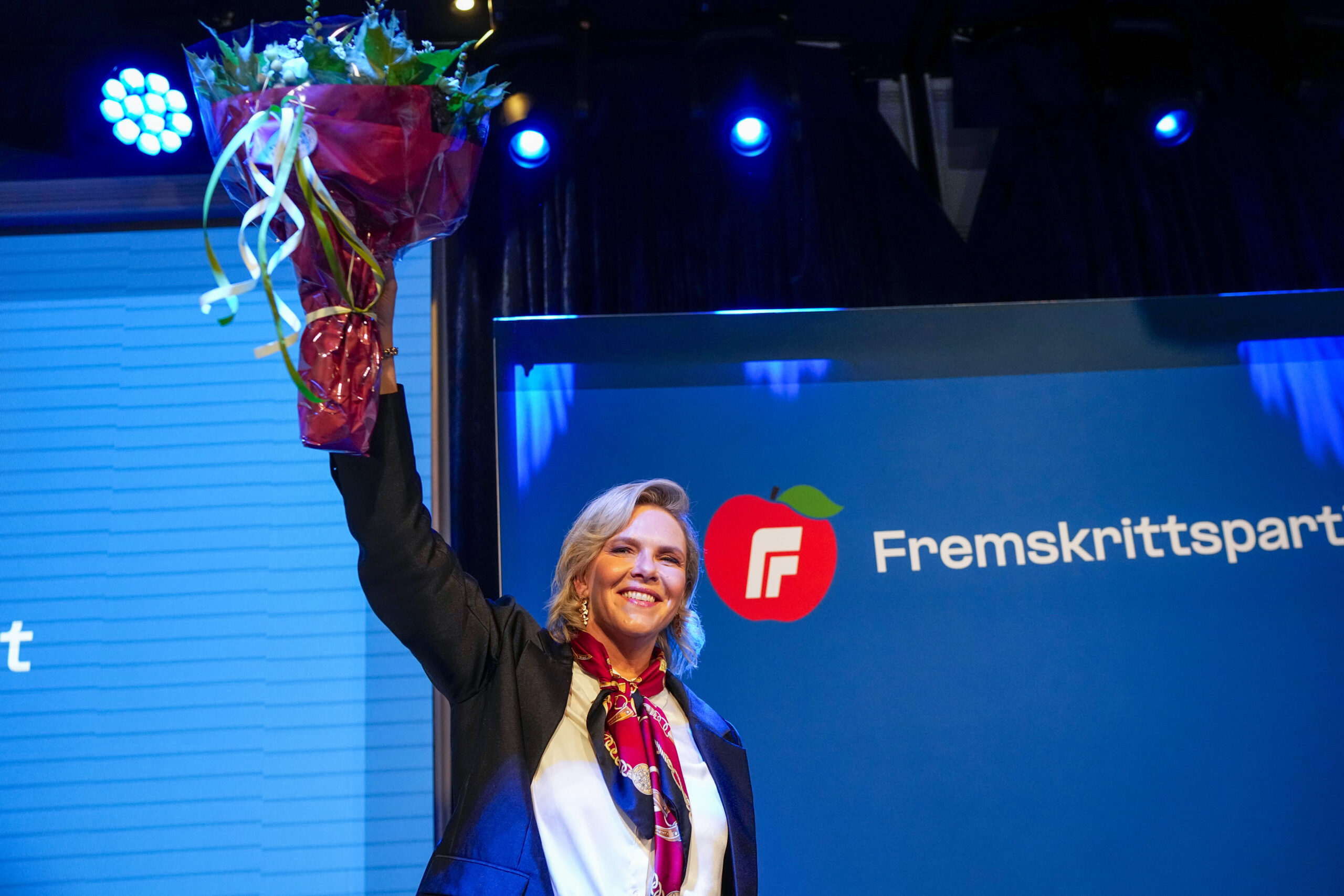 – Vi skal bygge laget som først skal vinne valget i 2027, og deretter stortingsvalget i 2029. Men i kveld skal vi feire det beste resultatet gjennom tidene, sa partileder Sylvi Listhaug.