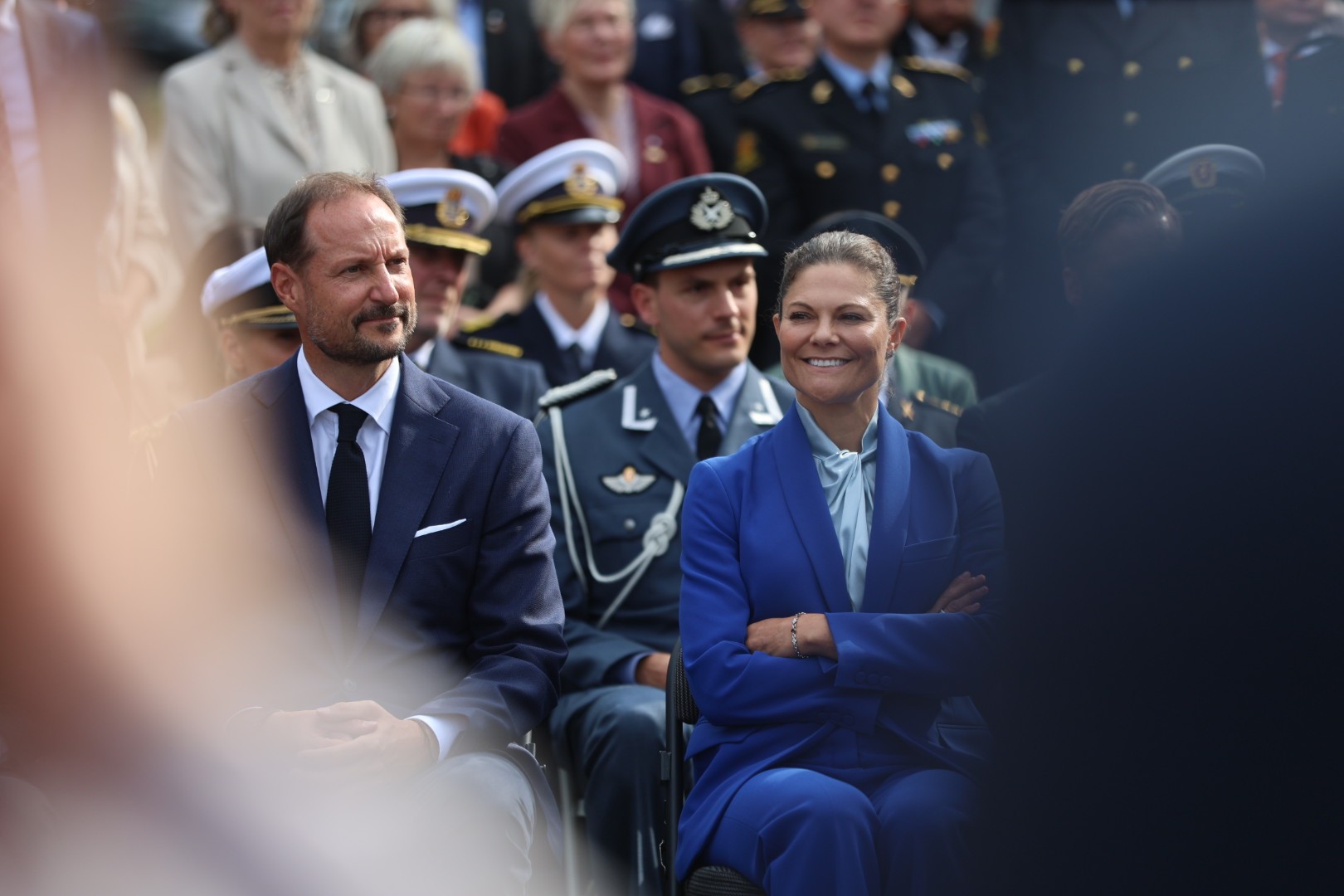Kronprins Haakon og kronprinsesse Victoria på åpning av den nye politistasjonen.