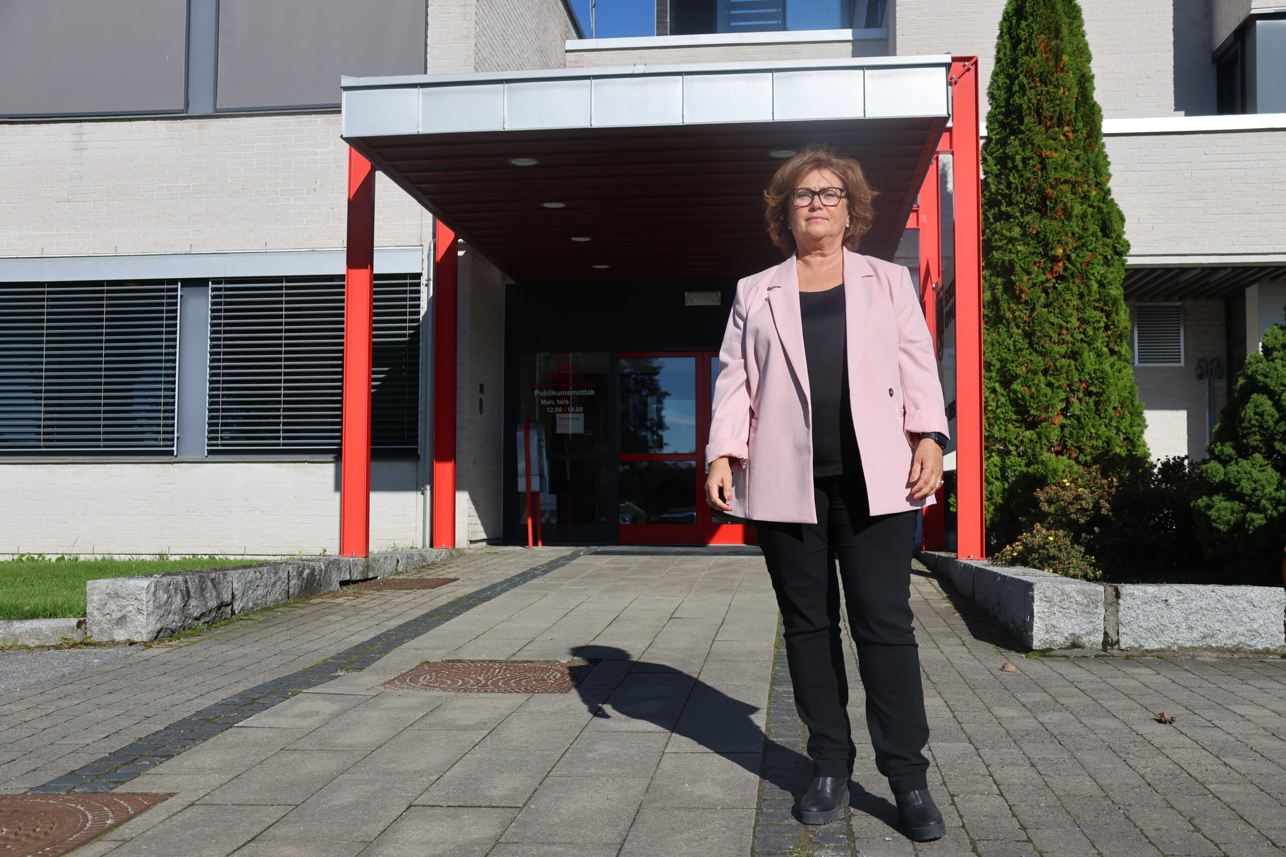 Borgny Fjeld Granstrøm synes systemet med egne skatteregler for noen kommmuner er merkelig og det skaper merarbeid for både arbeidstaker og arbeidsgiver.