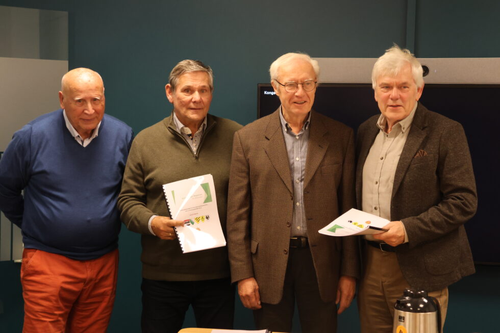 De fire tidligere ordførerne Hans-Didrik Bakke, Niels Rolsdorph, Øystein Østgaard og Ivar Skulstad ønsker debatt om en ny regionkommune.