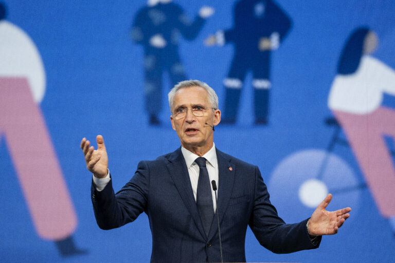 Finansminister Jens Stoltenberg (Ap) presenterte innholdet i statsbudsjettet under en pressekonferanse i Marmorhallen 15. oktober.
