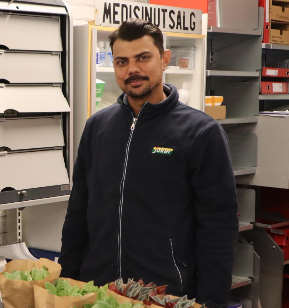 Tahir Shah, kjøpmann på Austmarka åpner nå også butikk i Hof i Solør.