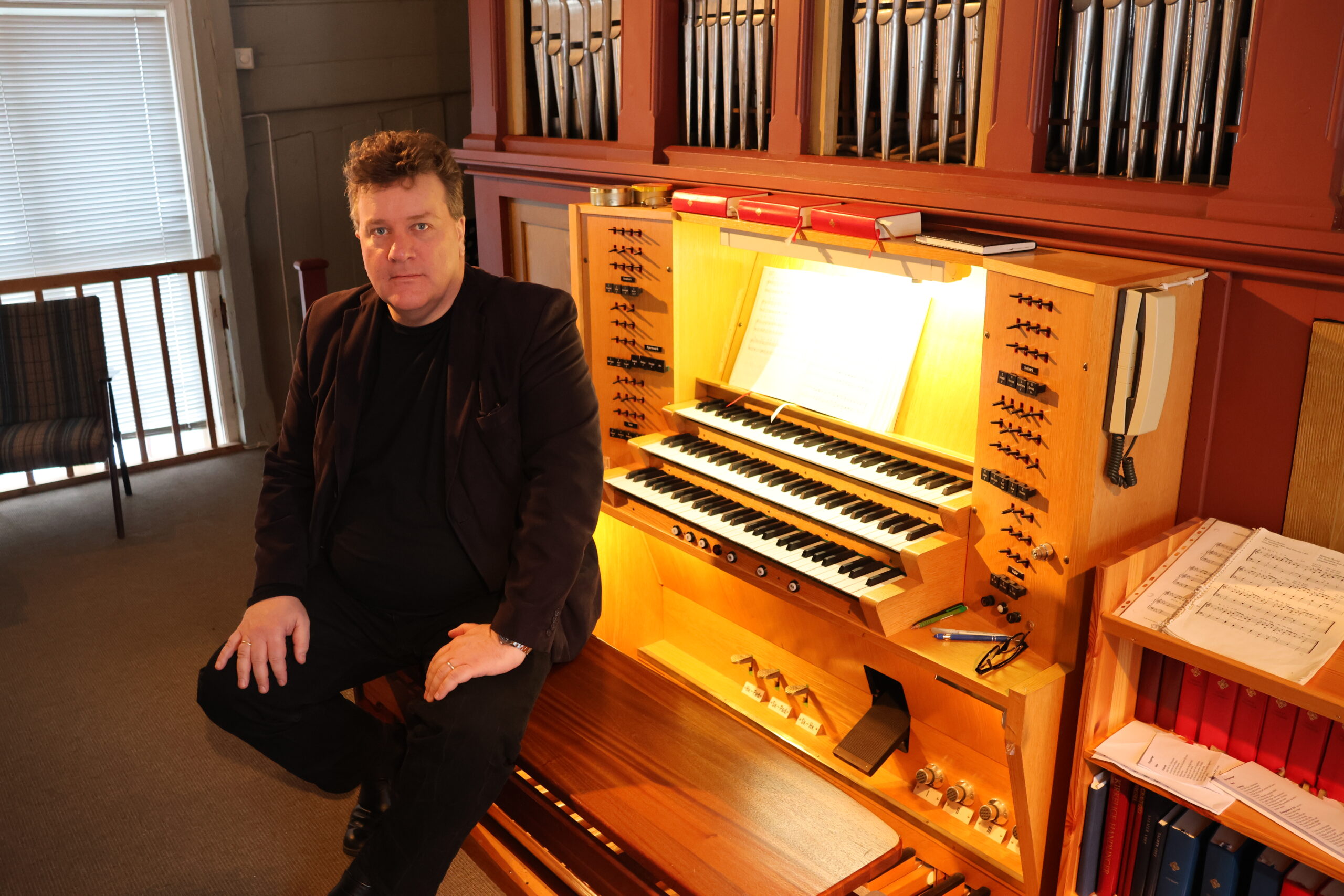 Lars Alexander Menonides er kantor i Eidskog, og dirigent for koret Eidskog Vocalis.