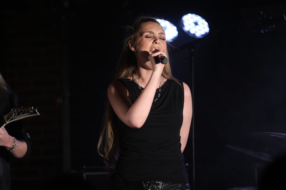 Artisten Lily Löwe fra Eidskog er aktuell med ny singel. I februar kommer albumet.