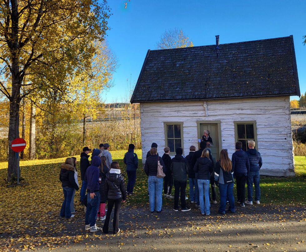 Elevene i 8. klasse på Eidskog ungdomsskole fikk økonomisk støtte til å reise på skoletur til Utvandrermuseet på Stange.