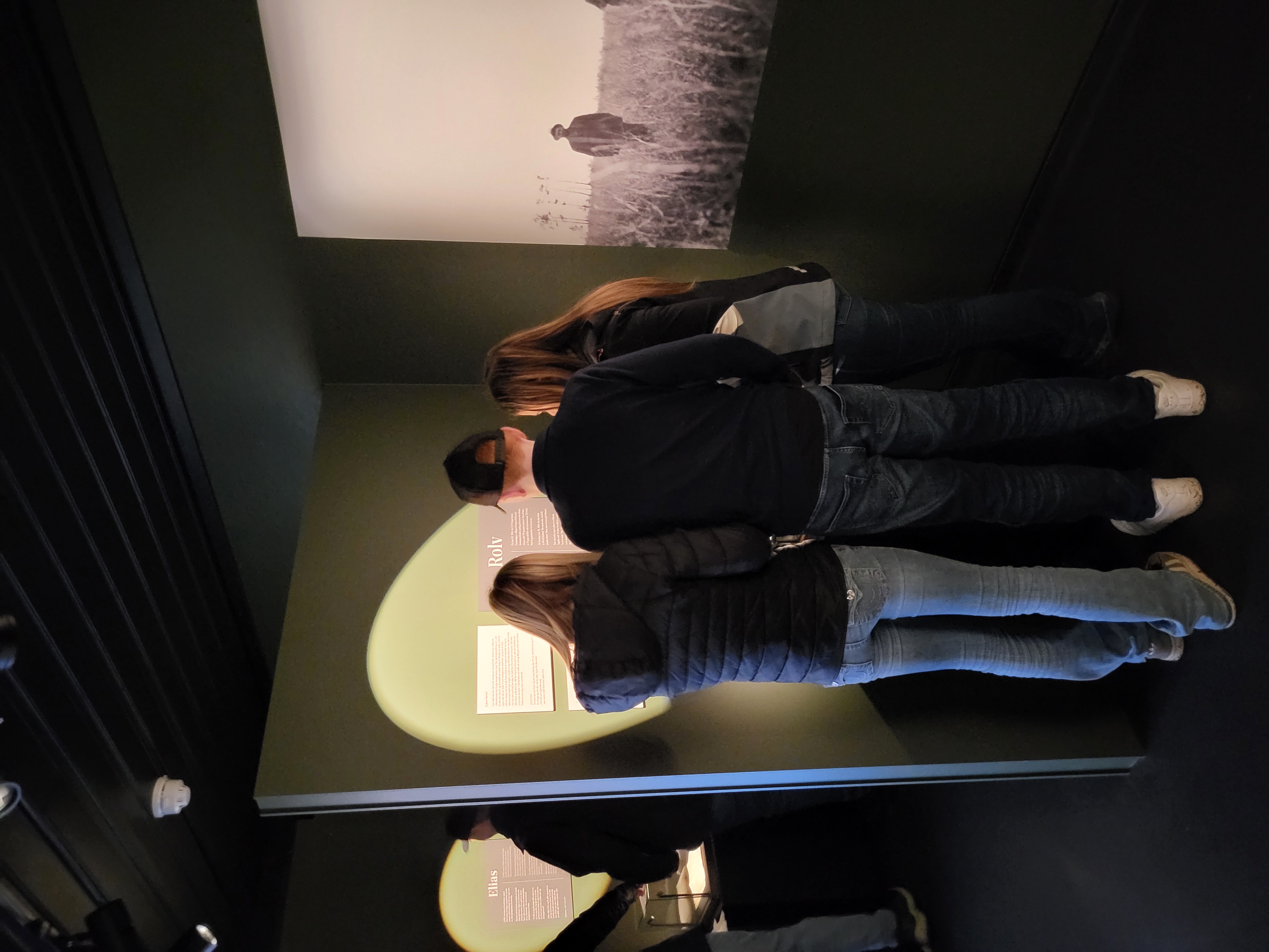 Det var både utendørs- og innendørs utstillinger som elevene fikk se på Utvandrermuseet.