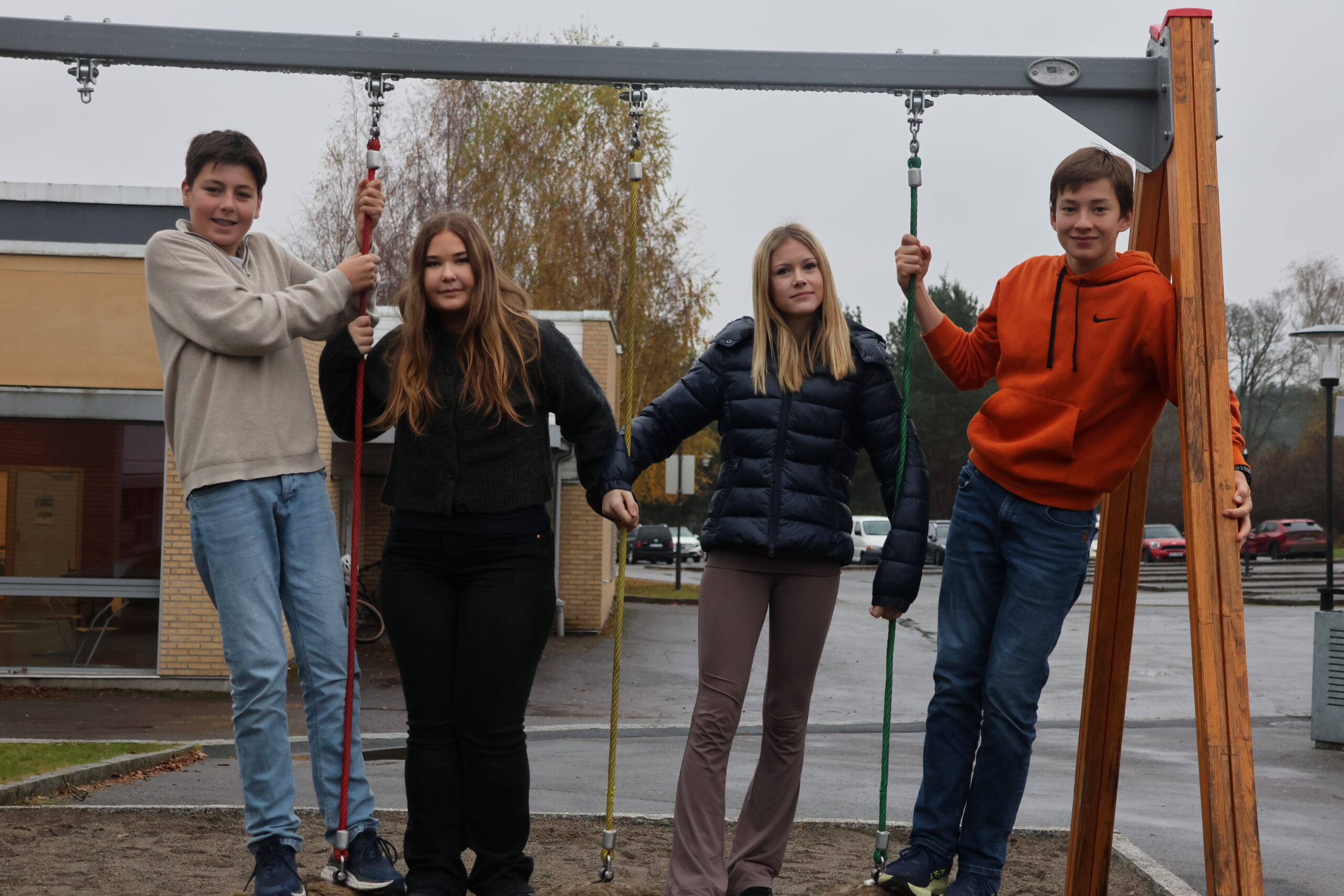 Ole Johan Bremseth, Mina Emilie Olsen, Filip Van Wiek og Melina Helene Melsom forteller at de og resten av elevene i 8.klasse ved Eidskog ungdomsskole lærte mye av klasseturen til Utvandrermuseet på Stange.