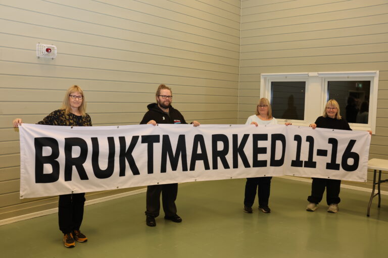 På lørdag åpner de dørene til det populære bruktmarkedet på Matrand Aktivitetshus. Irene Sagen, Magnus Grasmo, Anita pettersen og Eva Grasmo i Matrand IL er klare.