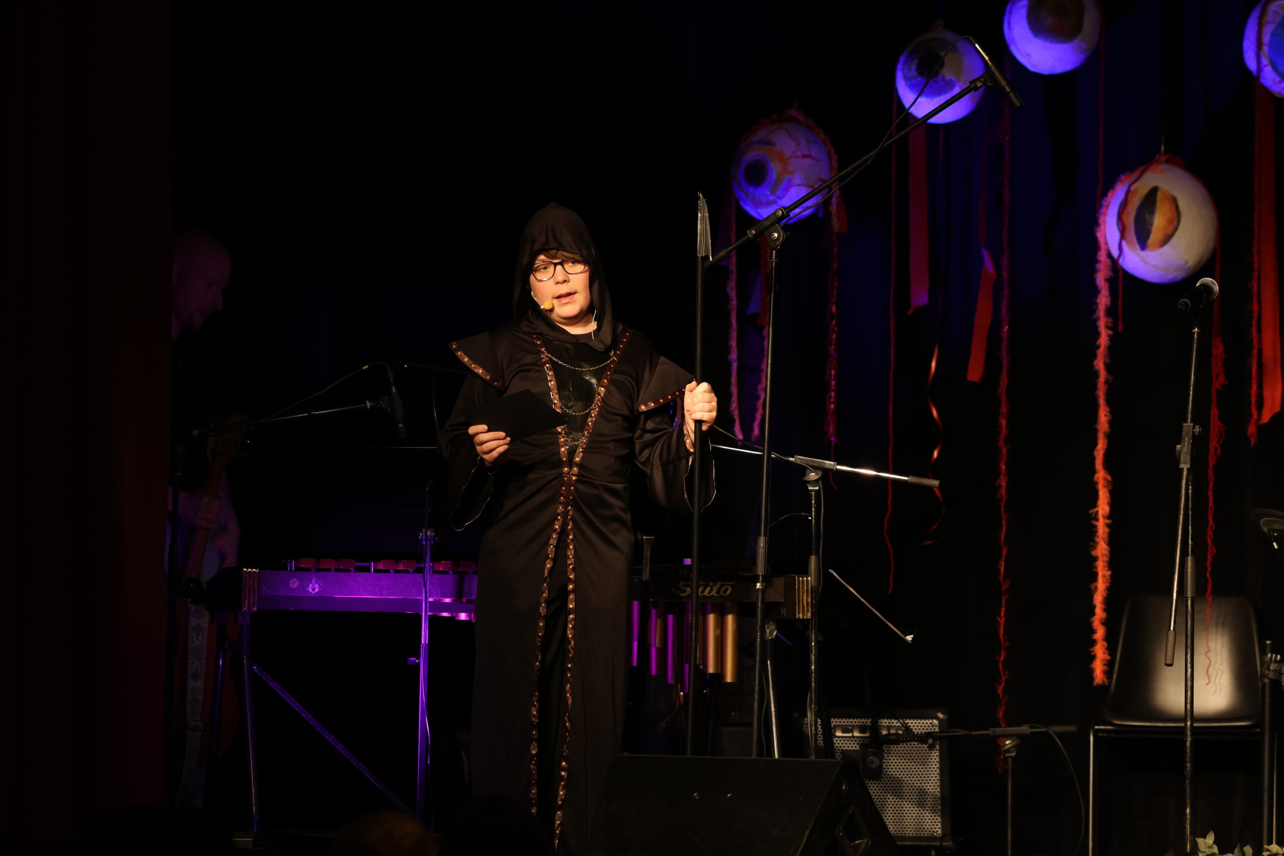 Kveldens konferansier, Emrik Klanderud fra Eidskog kulturskole, kunne blant annet fortelle at 13. november er verdens godhet-dag.