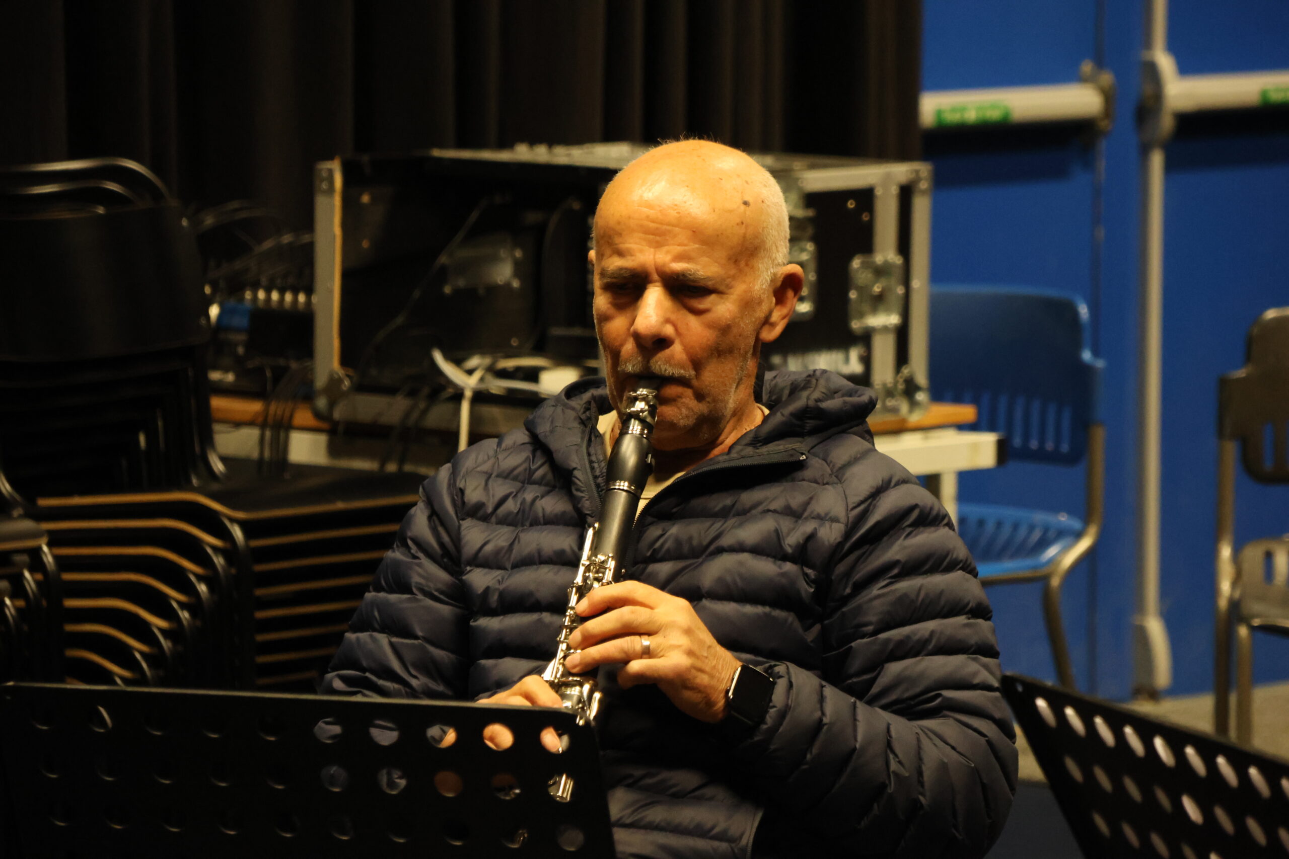 Det er 70 år siden sist gang Jan Erik Golde spilte et instrument. Da spilte han ventil-basun i korps, nå lærer han seg klarinett.