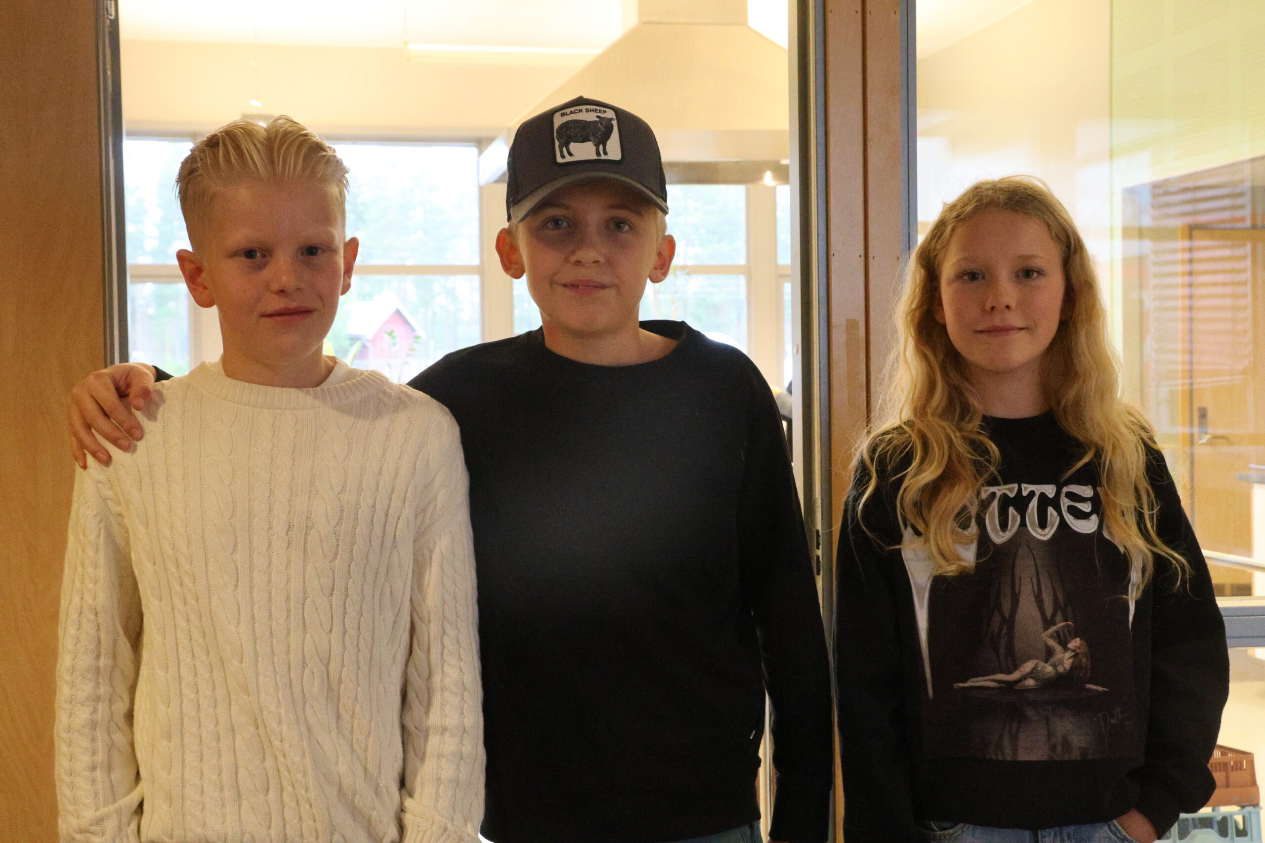 Filip Moseby Hagen, Felix Schulstad og Amelia Lindkvist var på hver sin gruppe på juleverkstedet.
