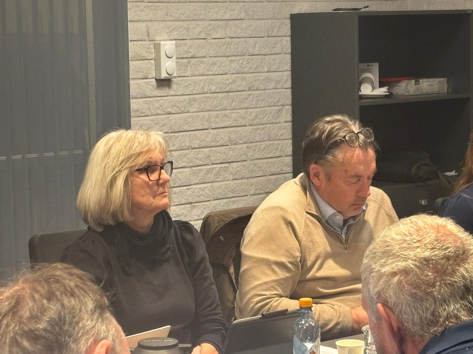 Berit Haveråen og Espen Fjeldbu la fram Ap sitt forslag finansiering av barnehagene.