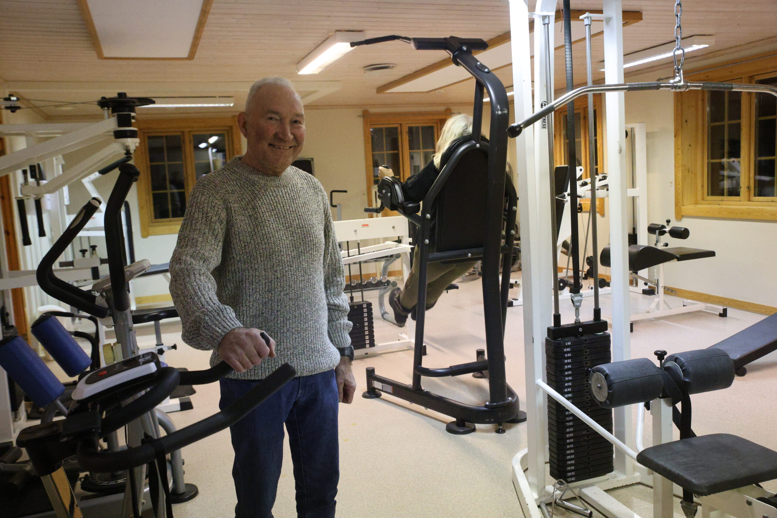 Per Håkon Gusterud er meget fornøyd med det nye treningssenteret. – Det er en liten milepæl for Åbogen dette.