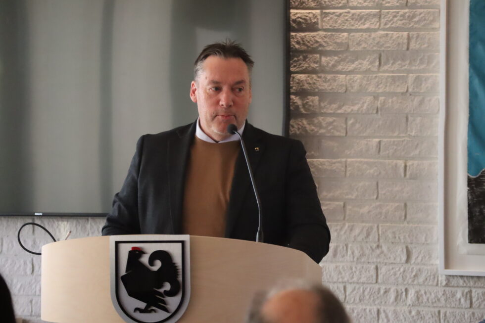 Espen Fjeldbu, varaordfører i Eidskog (Ap) og leder for representantskapet i GIVAS og GBI samt representantskapsmedlem i GIR, foreslår at man ser på en sammenslåing av de tre interkommunale selskapene.