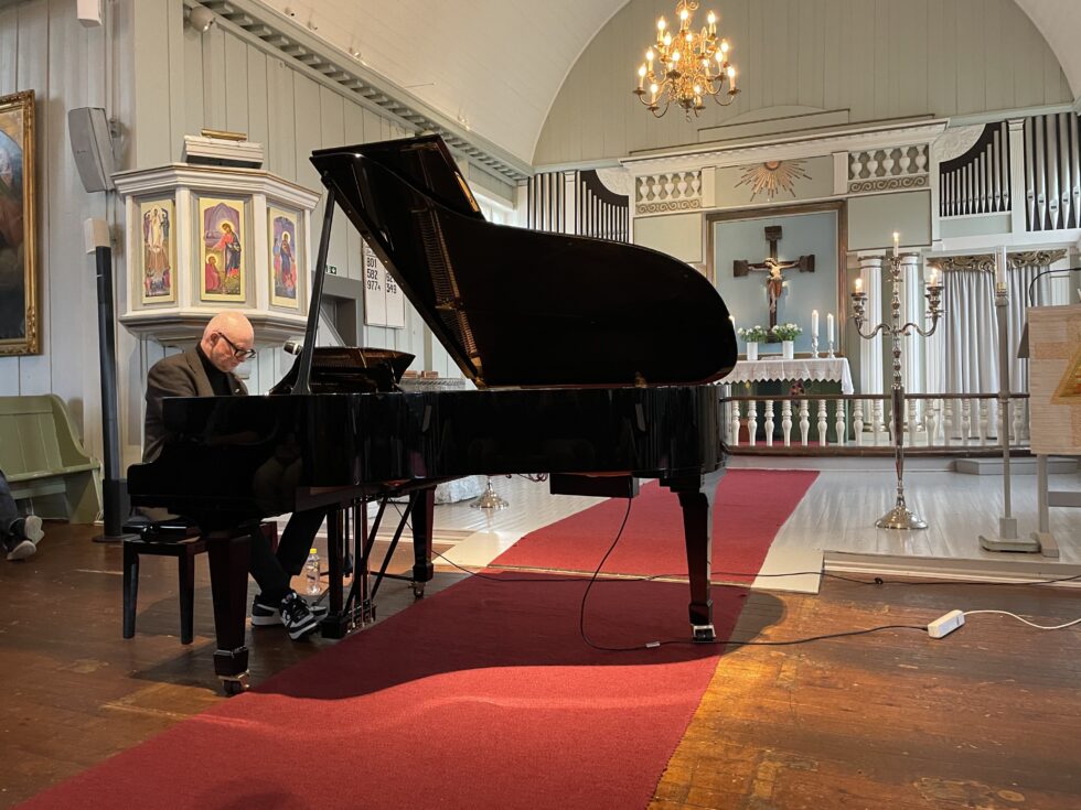 Tor Einar Bekken også kjent som Dr. Bekken holder konsert på Tyrielden Eidskog bibliotek i desember.