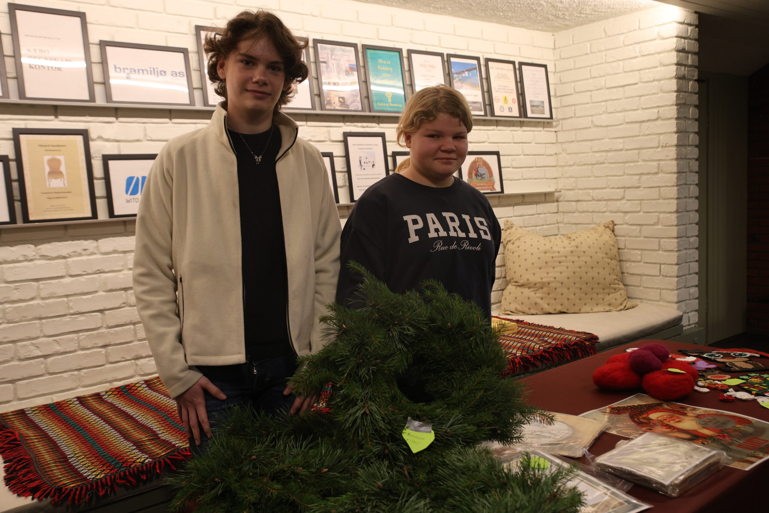 Odin Tristan og Ingrid Merethe Pramm-Rustad syns var morsomt å være med på Adventsfrokosten til bygdekvinnelaget.