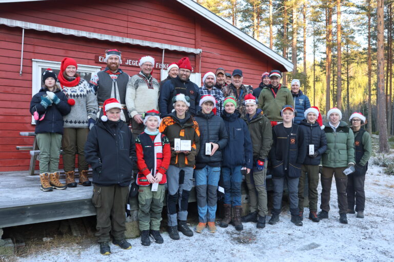 Et tjuetalls skyttere fant vegen til Revlemoen skyteanlegg 2.juledag for å skyte noen serier med leirduer i den tradisjonelle Nissecupen til Eidskog Jeger og Fiskeforening.