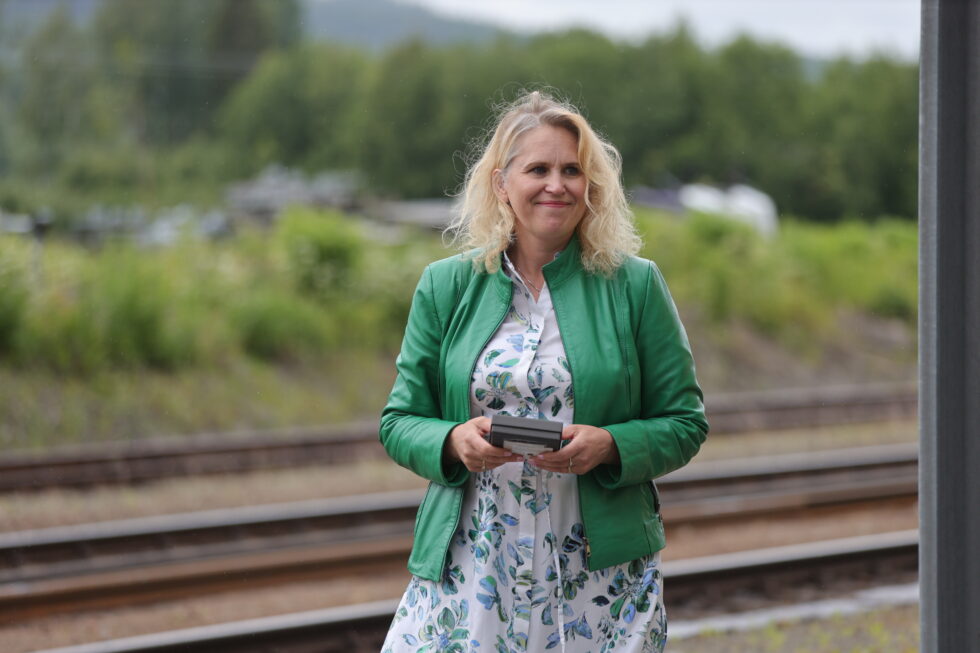 Eidskog-ordfører og leder av Jernbaneforum Kongsvinger-banen, Kamilla Thue, er ikke fornøyd med "julegaven" Jernbanedirektoratet kom med i vurderingen av stasjonsstrukturen for framtidas Kongsvinger-bane.