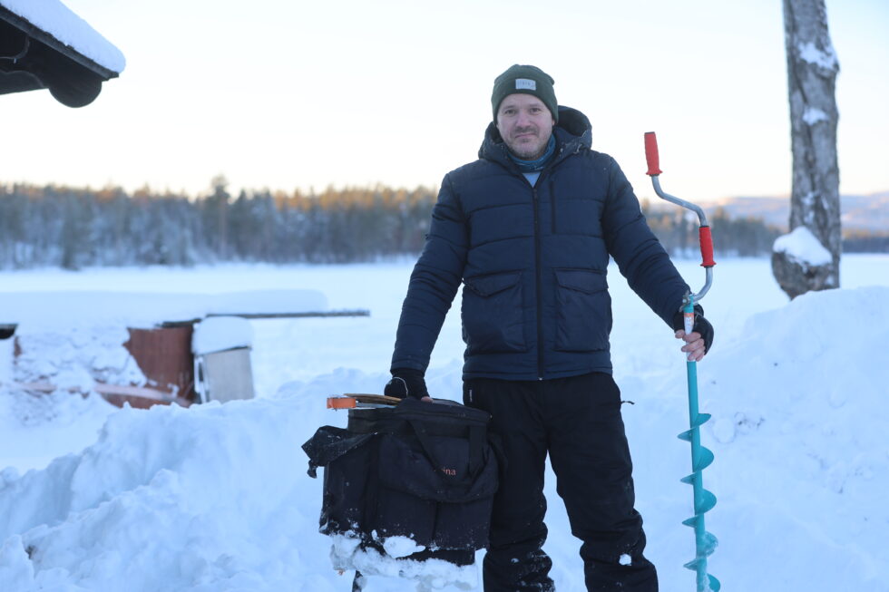André Jegerud trives aller best med å fiske på vinteren.
