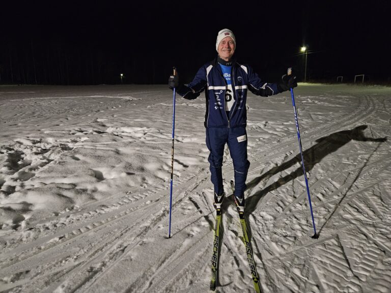 Morten Brænd (72) er klar for en ny kveld i skiløypene under Skikarusellen på Magnor.