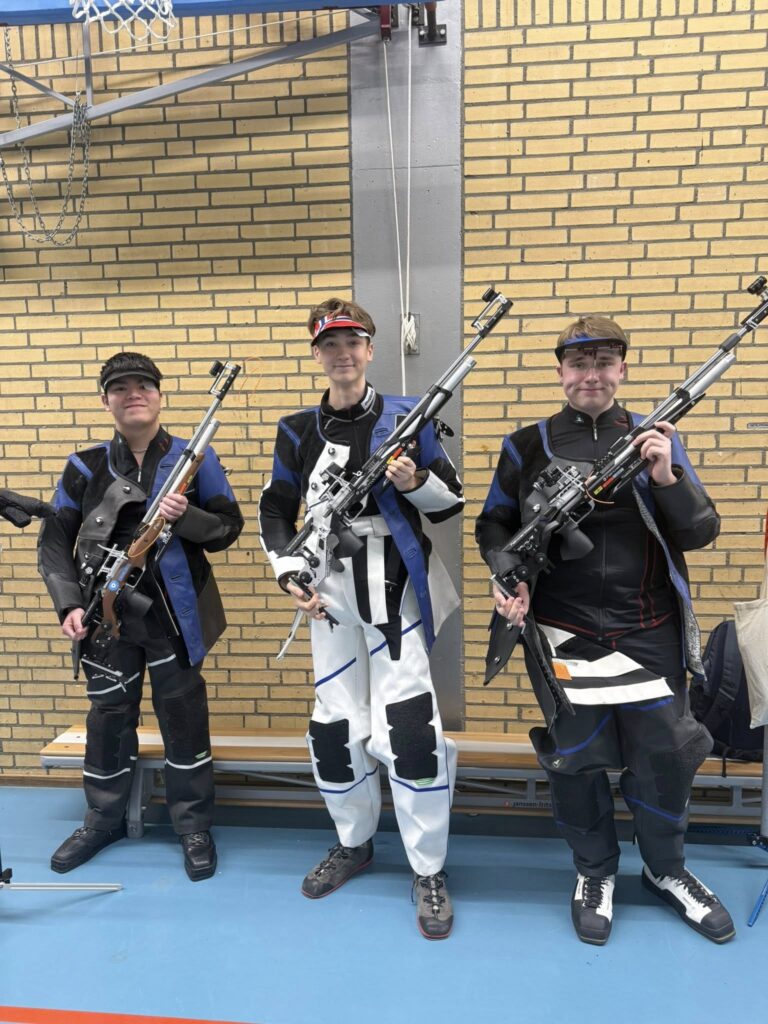 (F.v.) Stian Langeteig, Christian Haneborg og Trygve Kolstad Andreassen var blant Eidskogs sportsskyttere som denne helgen var på tur i Nederland.