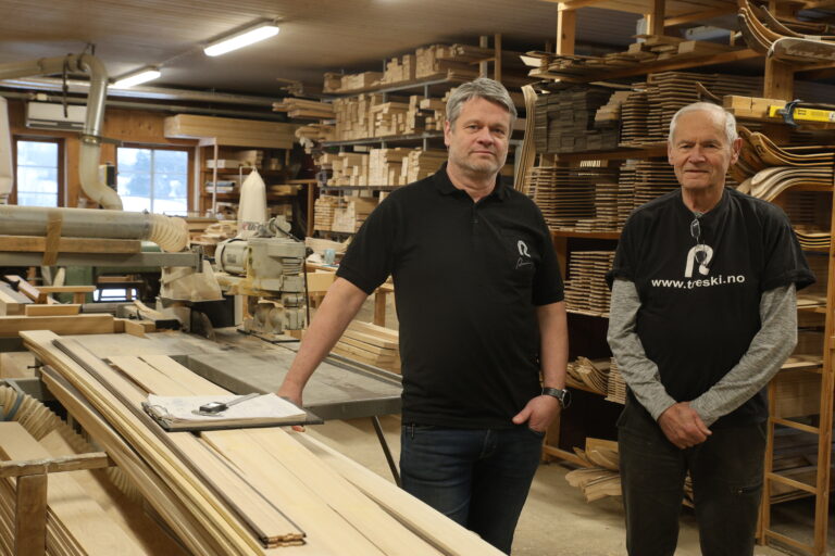 Hos Jonas og Ulf Rønning er det fortsatt aktivitet etter 90 år.