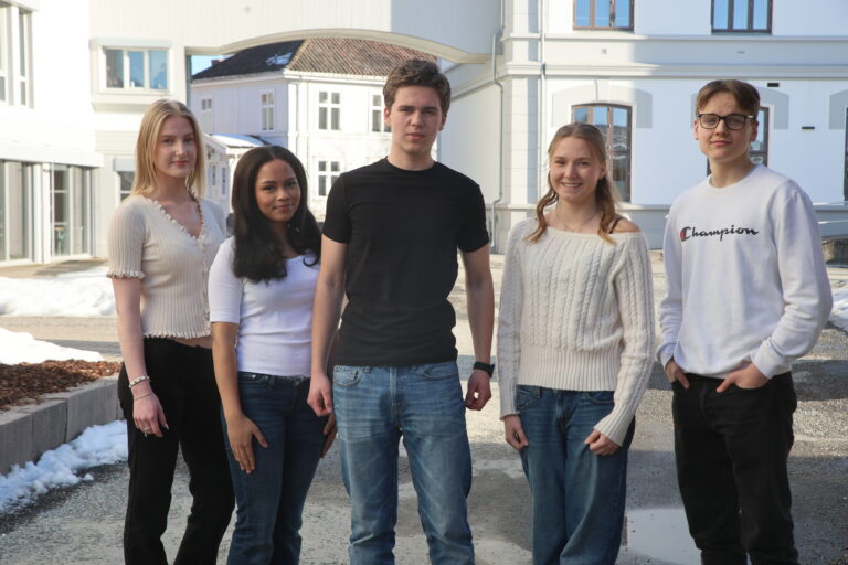 Dette er gjengen som utgjør Synlig UB. F.v. Elise Negård-Olsen, Alyssa Marie Katuka, Kasper Prøven, Hedda Langedrag og Joakim Solberg.