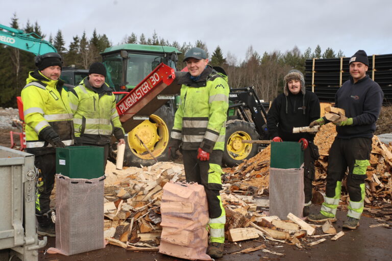 For Jonas Skjørberg (f.v.) , Kenneth Repshus, Herman Bonnerud, Mo Taugbøl og Jonas Guldbrandsen har det blitt en annerledes arbeidshverdag. Men det er de godt fornøyd med.
