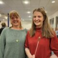 Dirigent for Vestmarka Sangkor, Solveig Hem Sørli og dirigent for Eidskog Janitsjar, Hilde Finsrud er snart klare for en konsert de har jobbet med i over et år.