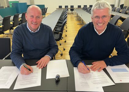Fylkesordfører Thomas Breen og Bjørn Lien, direktør for Nav Innlandet, samarbeider om å gjøre det enklere for ungdom å finne sommerjobb.