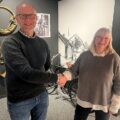 Knut Ola B. Storbråten (t.v.) tar over som avdelingsdirektør for Anno Kongsvingerregionen. Ingun Aastebøl har fungert i stillingen et drøyt år, i Mona Pedersens sykefravær.