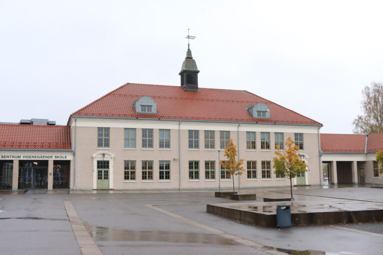 Sentrum videregående skole opplever i år en økning i antall søkere til videregående opplæring.