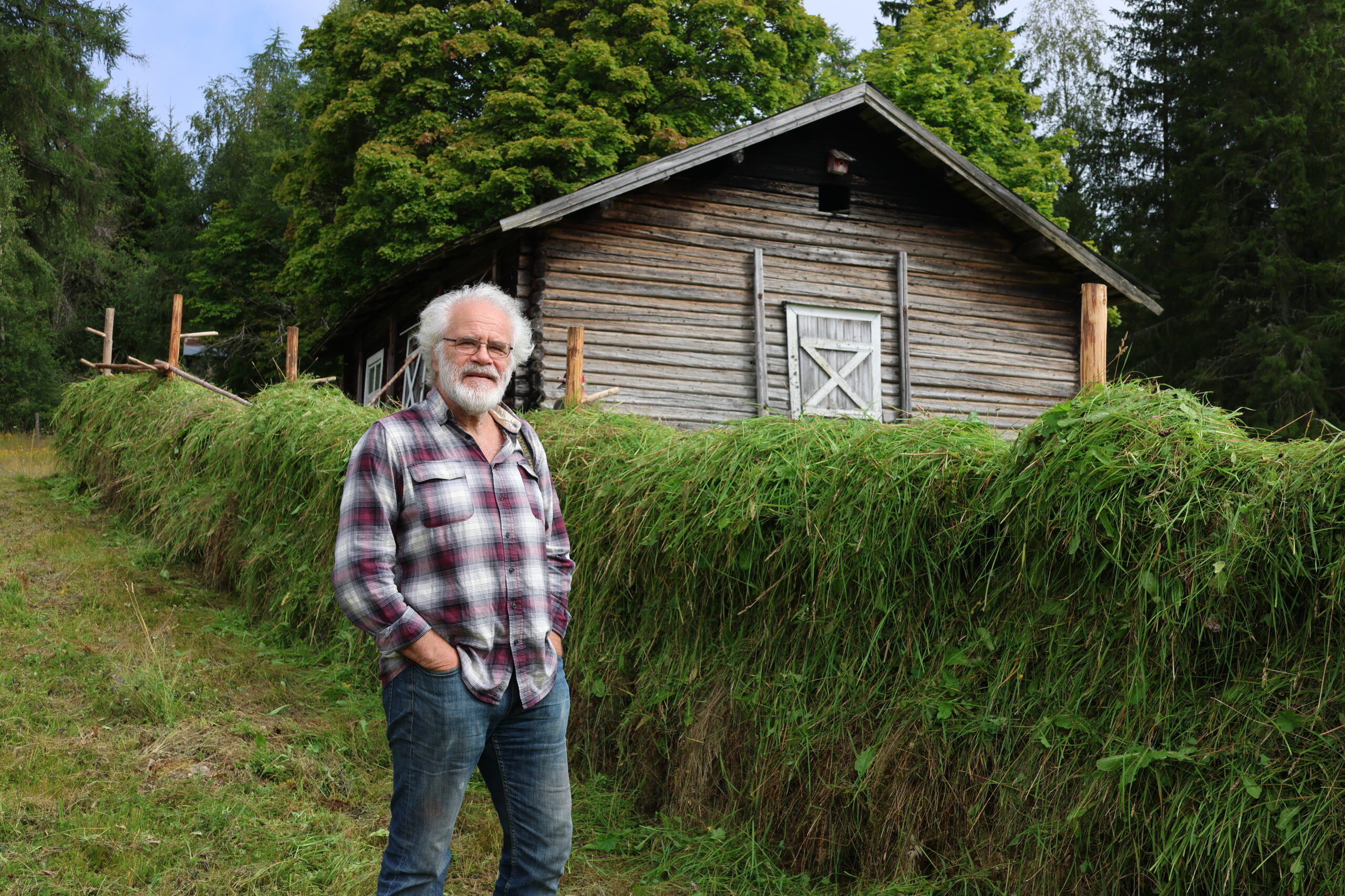 Birger Nesholen kommer til Bøndenes hus på Skotterud for å fortelle om finneinnvandringen til Eidskog.