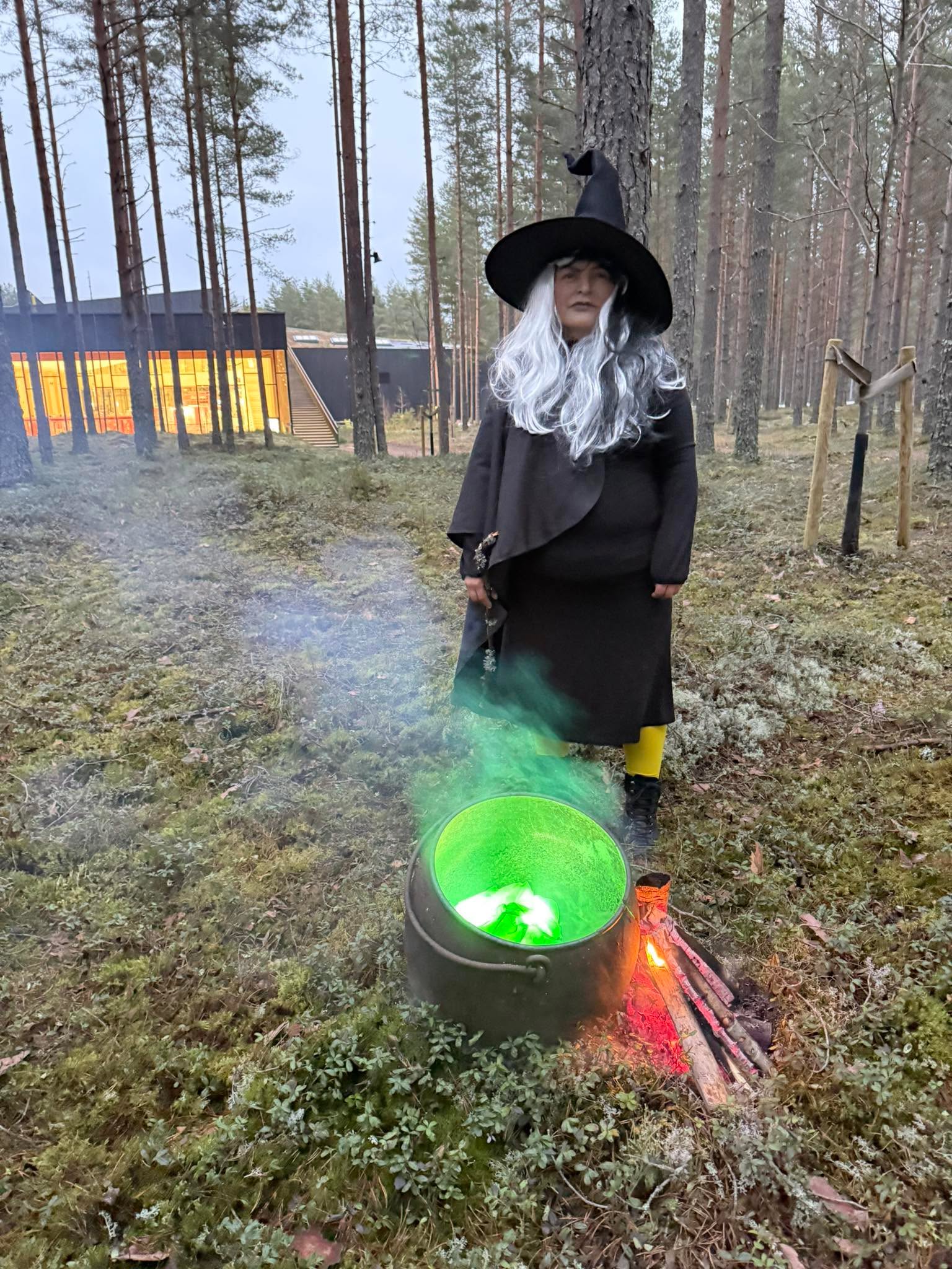 Det kokes sammen en skummel heksebrygg i skogene ved Magnor.