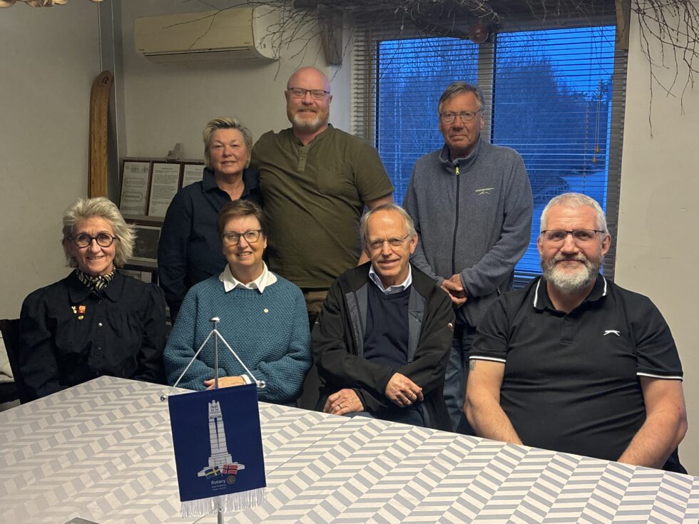 Eda-Eidskog Rotaryklubb utgjør til vanlig 17 medlemmer. På bildet er deler av medlemmene. (f.v.foran) Toril Snipen, Mina Dammen, Erik Bråthen, Gjermund Fjeldskogen. (f.v.bak) Hilde Aasum Olsen, Glenn Ivar Dammen, Anders Johansson.