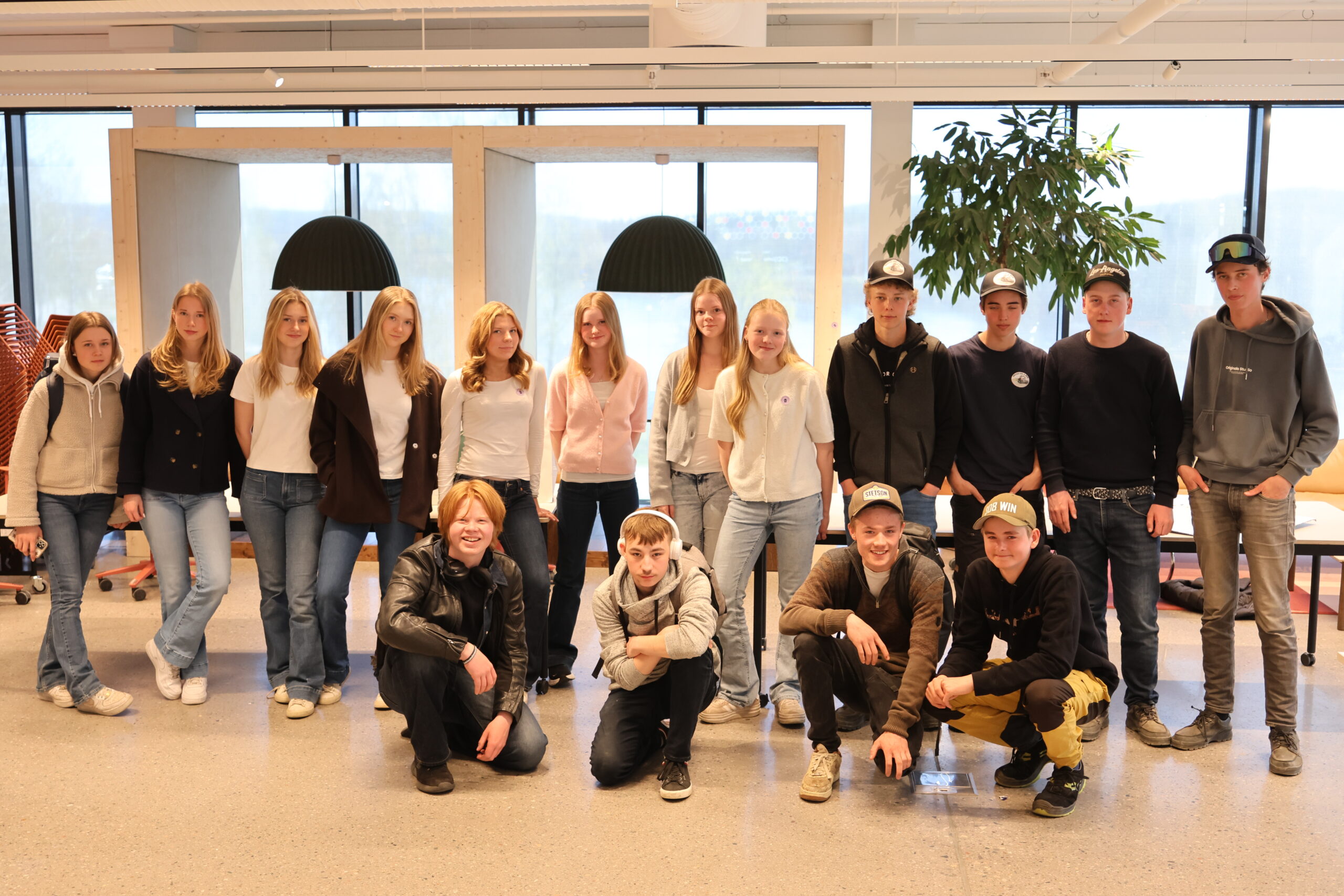 10. klassingene ved Eidskog Ungdomsskole presenterte sine elevbedrifter på Innlandet Science Park mandag.