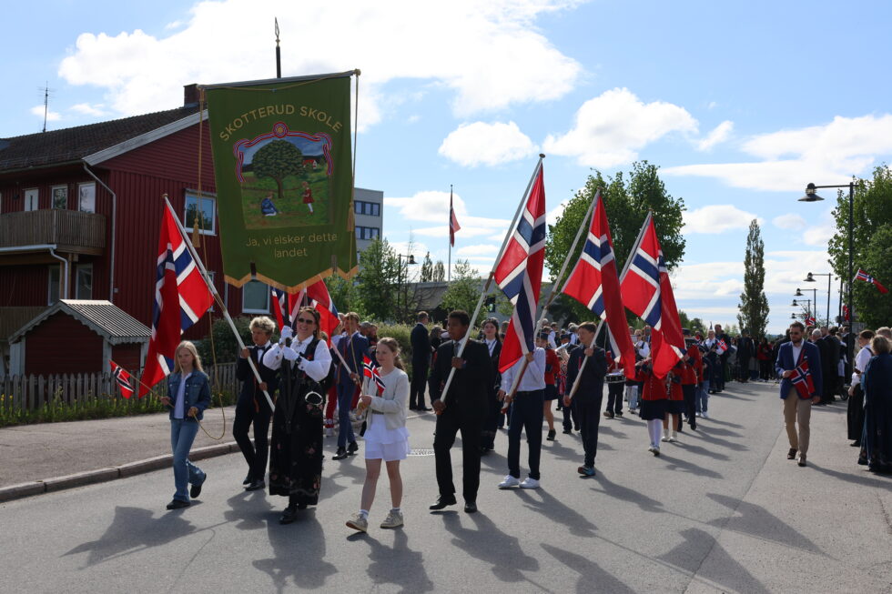 Det er 17. mai tog både på Skotterud, Vestmarka og Magnor.