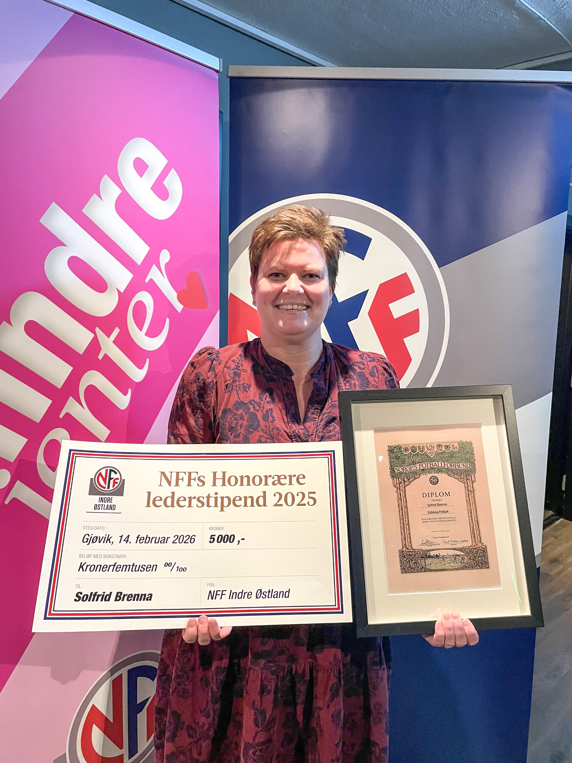 Solfrid Brenna mottok NFFs honorære lederstipend for sin store innsats for Eidskog Fotball.