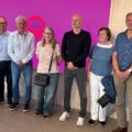 Representanter fra Rotary-klubbene samlet sammen med Ståle Solbakken under arrangementet i Science Park i Kongsvinger.