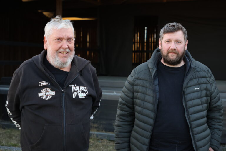 Øyvind Ånerud og Finn Lund gleder seg til siste helga i mai. Da blir det MC Rock på Magnormoen med 12 band over to dager.