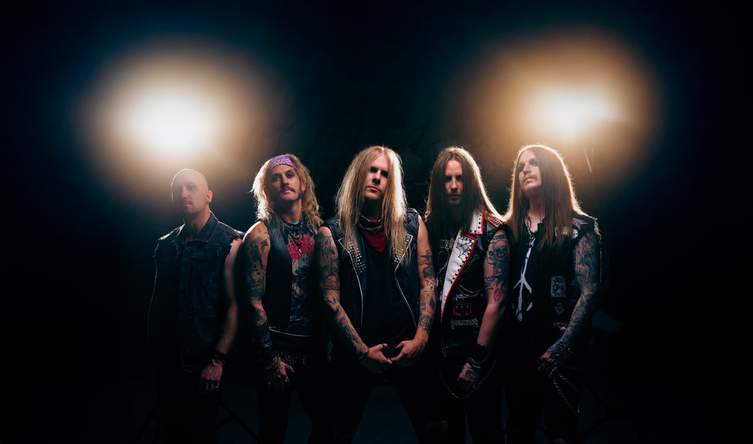 Stockholmsbandet Confess kommer til MC Rock på Magnor. Bandet er kjent for 80-talls inspirerte metalstil.