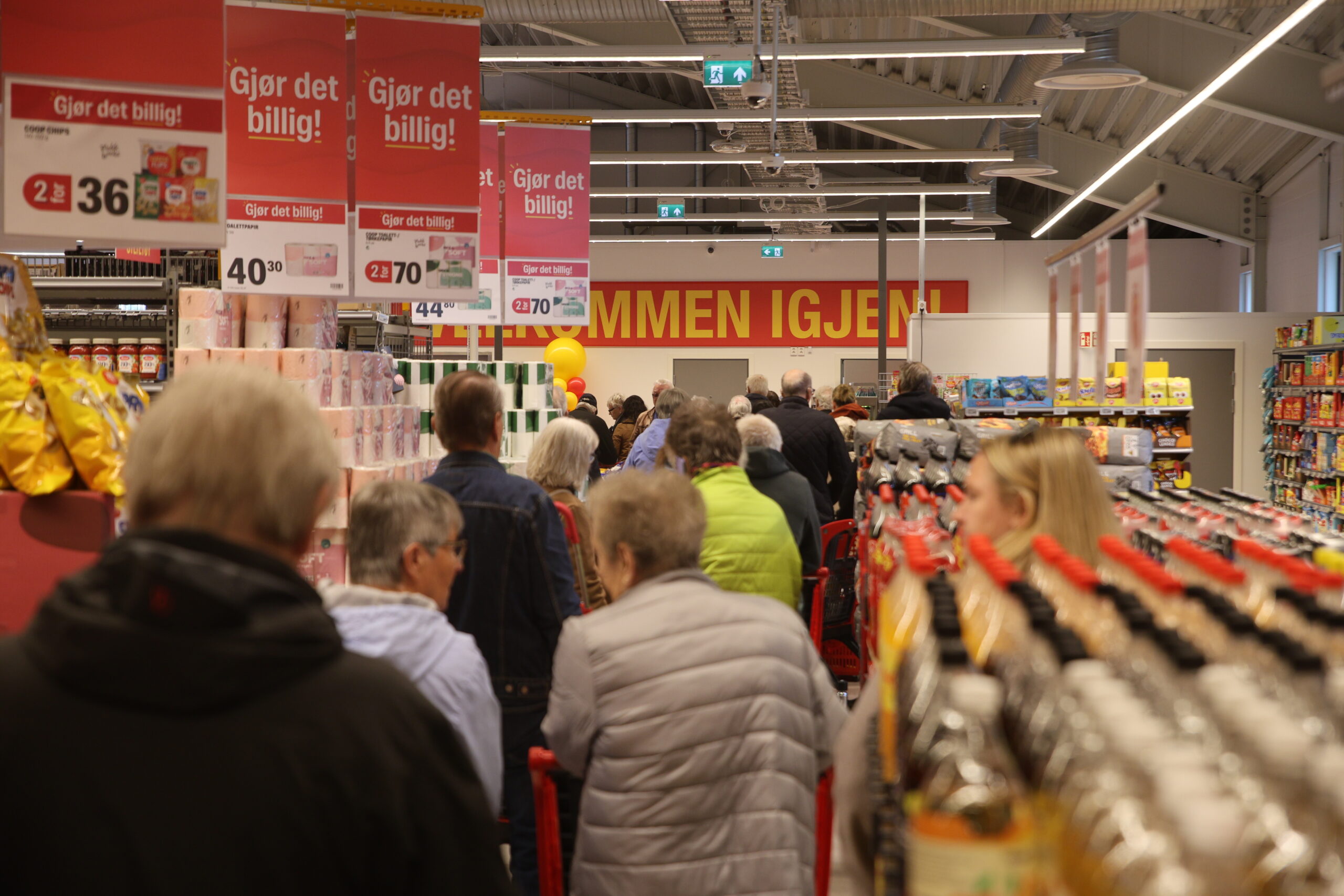 Det ble lang kø til kassen tidlig.