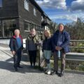 Kai Bergesen fra DNT Finnskogen og omegn (f.v.), Nina Hildre fra Kulturarv i Innlandet fylkeskommune, Lillan Støen og Holger Gustavsen fra Taternes landsforening.