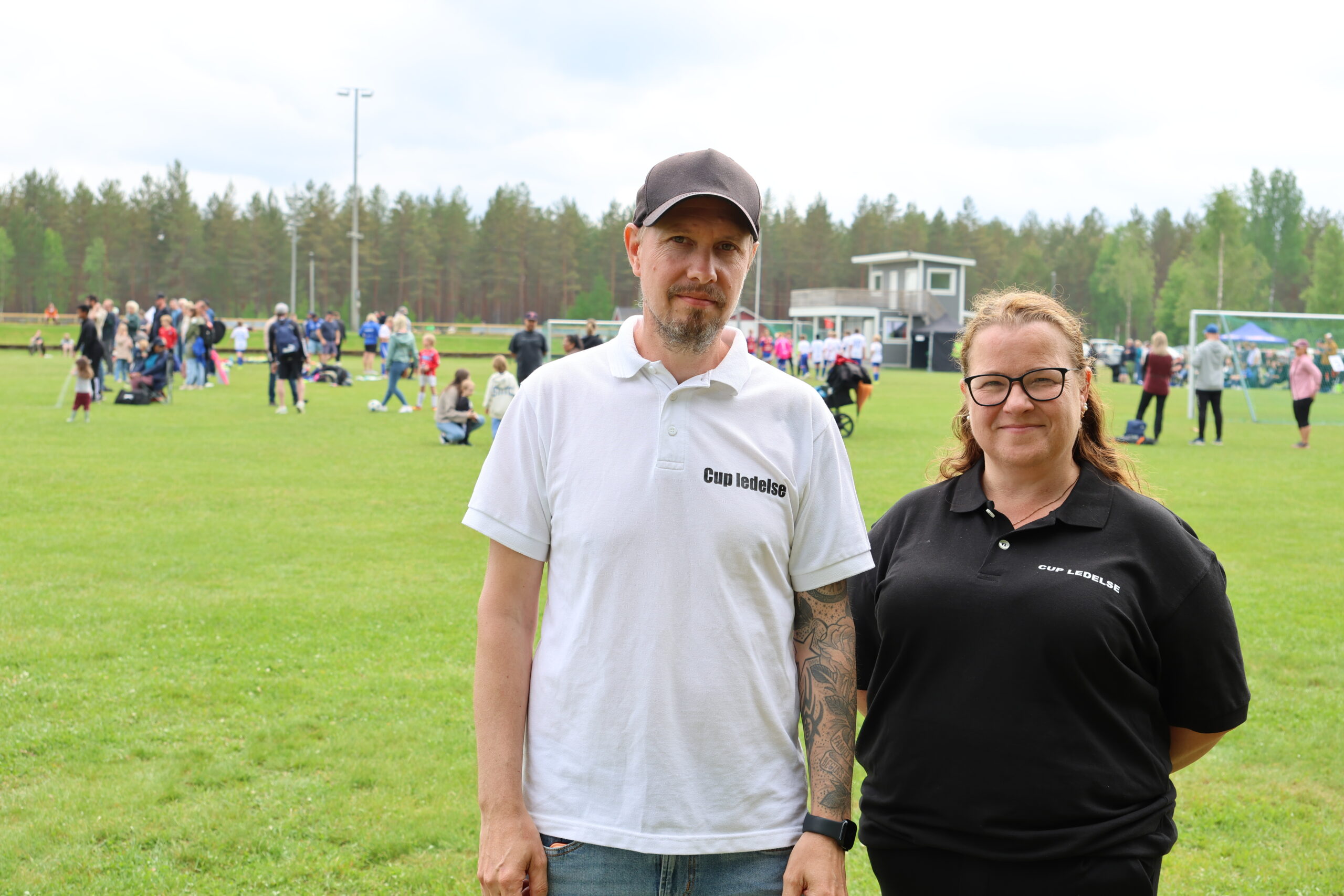 Tom Røhr og Anneth Rønning i turneringsledelsen for Grensecupen kunne fortelle at dagen hadde forløpt som planlagt og at det var mange positive tilbakemeldinger fra spillere og publikum.